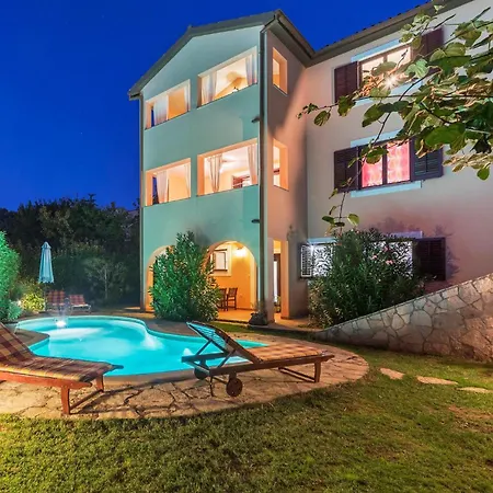 Apartman Beautiful Apartment In Pula With Wifi