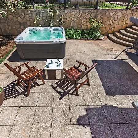 Apartment Beautiful Apartment In Pula With Wifi