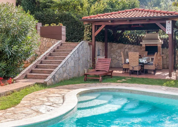 Beautiful Apartment In Pula With Wifi * Пула